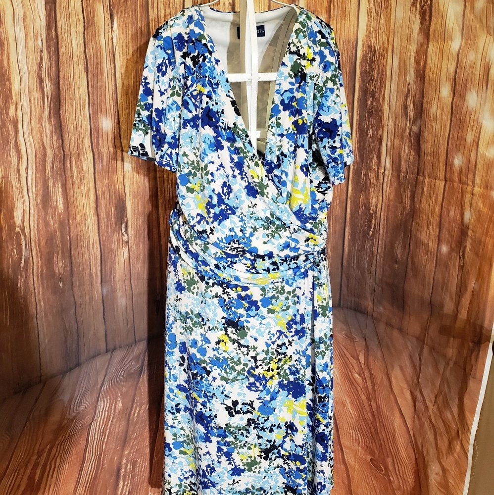 TravelSmith Floral Dress Sz Medium 3/$15